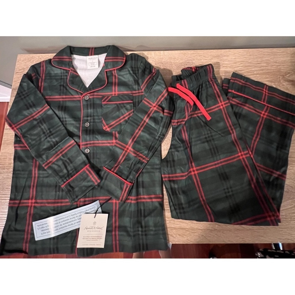 New! Hearth & Hand w/ Magnolia Kids Pajama Set Green Red Plaid - Kids Size 6 - Picture 2 of 8